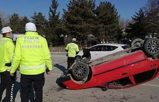 Otomobil takla attı: 2 yaralı