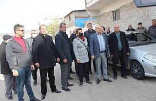 Otomobili kundaklanan muhtara destek