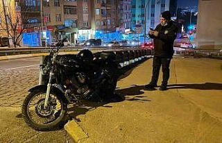 Otomobilin çarpıp kaçtığı motosikletli ağır...