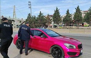 Otostopla bindikleri milyonluk otomobilde büyük...