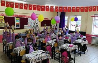 Oyuncak ve kitap bağışladı, ceza almaktan kurtuldu