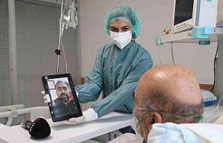 (ÖZEL) Covid-19 yoğun bakımında ailelerini göremeyen...