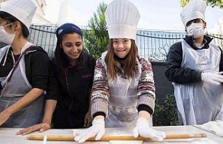 Özel gereksinimli bireyler ilk kez pizza yaptı