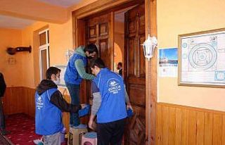 (ÖZEL) Gönüllü gençler her hafta bir cami veya...