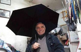 (ÖZEL) Kırık şemsiyeler Erhan amcaya emanet