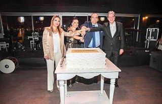 Özel Sağlık ailesi birinci yıl balosunda buluştu