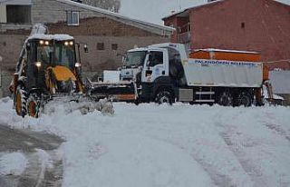 Palandöken’de karla mücadele