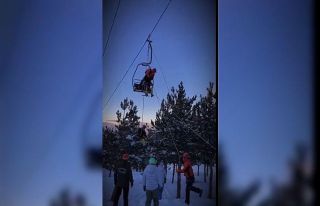 Palandöken’de telesiyejde mahsur kalan 17 kişi...