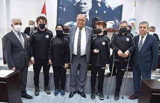 Paralimpik Yelken takımı mecliste ödüllendirildi