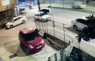 Park halindeki otomobile arkadan çarptı, neye uğradığını...