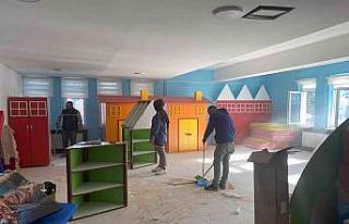 Pazaryeri Halk Kütüphanesi tefrişatı hızla devam...