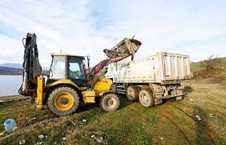 Piknikçilerin pisliğini kamyonlar ve kepçeler zor...