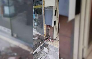 Pimaj boruda mahsur kalan yavru kediyi itfaiye kurtardı