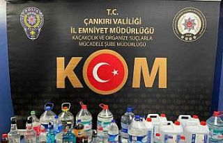Piyasaya sahte alkol süren şahıs yakayı ele verdi