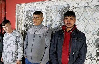 Polisten kaçan hırsızların birisi uyuyor numarası...