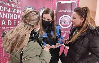 Polisten vatandaşlara bilgilendirme