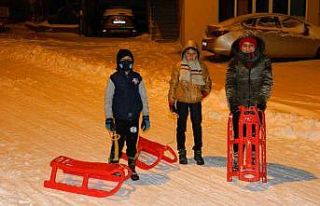 Posof’ta çocukların kızak eğlencesi