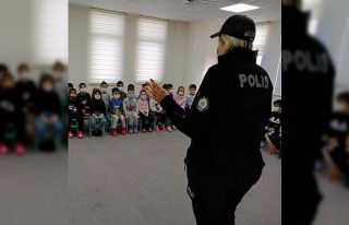 Pursaklar Belediyesi Nezaket Okulu’nda miniklere...