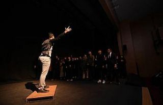 Pursaklar Belediyesi Tiyatrosu ilk sahnesini "İstiklal"...