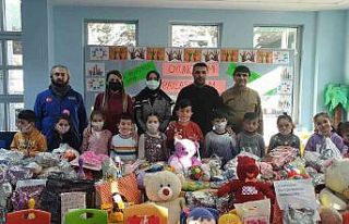 Pursaklar’da minik eller yüreklere dokunuyor