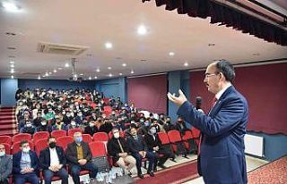 Rektör Beydemir, vakıf gönüllüsü öğrencilerle...