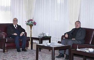 Rektör Çomaklı, mevkidaşı prof. Dr. Abdulhalik...