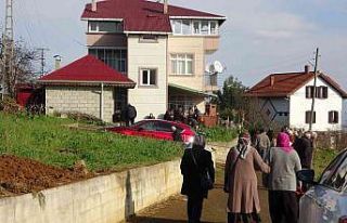 Sadece bir gece kalmak için annesini alarak köye...