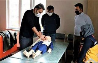 Sağlıkçılardan polislere ilk yardım kursu