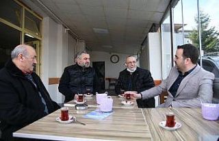 Sahada incelemelerde bulunan Özlü, vatandaşlarla...