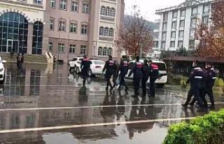 Sahte polisler jandarmaya yakalandı