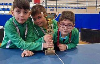 Salihli Belediyespor masa tenisinde Ege Bölgesi şampiyonu...