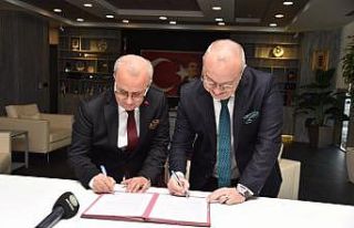 Salihli’de pazaryerinin açık alanlarının üstü...