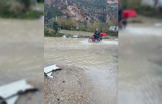 Samandağ’da fırtına ve yağmur etkili oluyor