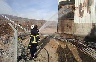 Samanlık yangını korkuttu