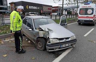 Samsun’da otomobil ağaca çarptı: 2 yaralı