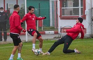 Samsunspor’da 3 futbolcu korona oldu