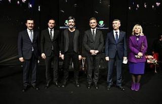 Sanatçı Uğur Işılak Mamaklılara unutulmaz bir...