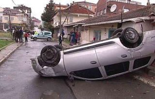 Sancaktepe’de kaza yapan otomobil takla attı, 1...