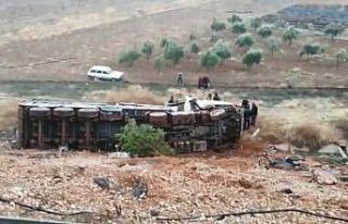 Şanlıurfa’da pikap ile tır çarpışarak şarampole...