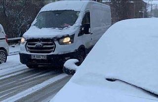 Sarıkamış’a aralık kar ile geldi