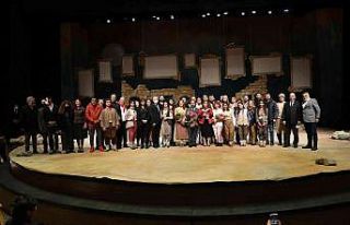 Şehir Tiyatrosunun ilk oyunu "Güvercin Çocuklar"...