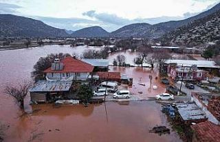Sel suları mahalleyi gölete çevirdi