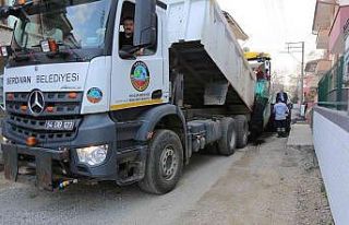 Serdivan sokaklarında asfalt mesaisi