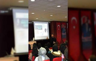 Serkan Can Zengin, Anadolu Üniversitesi’nde öğrencilerle...