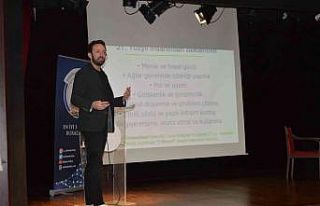 Serkan Can Zengin İstanbul Üniversitesi’nde öğrencilerle...