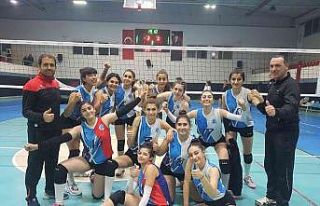Seyhan’ın genç kız voleybolcuları şampiyon