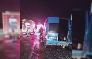 Seyir halindeki minibüste yangın