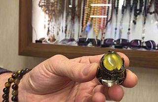 Şifa niyetine kehribar taşı