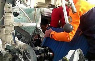 Siirt’te otomobil ile beton mikseri çarpıştı:...