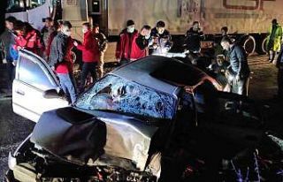 Siirt’te otomobil ile kamyon çarpıştı: 1’i...